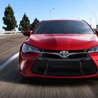 2015_Toyota_Camry_XSE_01