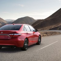 2015_Toyota_Camry_XSE_04